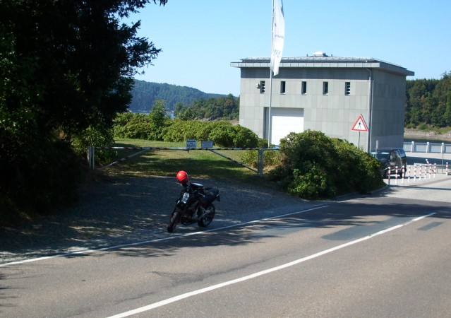 Mal kurz am Stausee geparkt.jpg